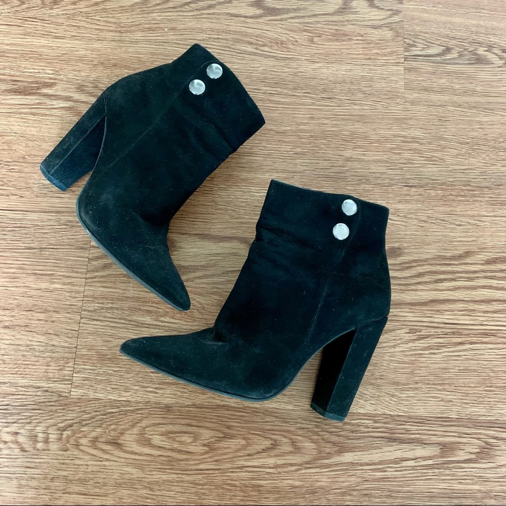 Pointed-toe black booties